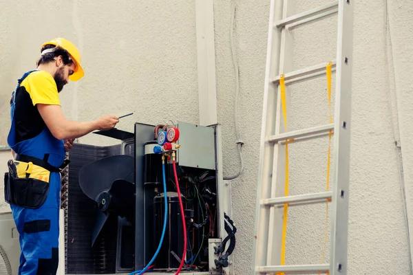 Emergency HVAC Services: When to Call a Houston Contractor